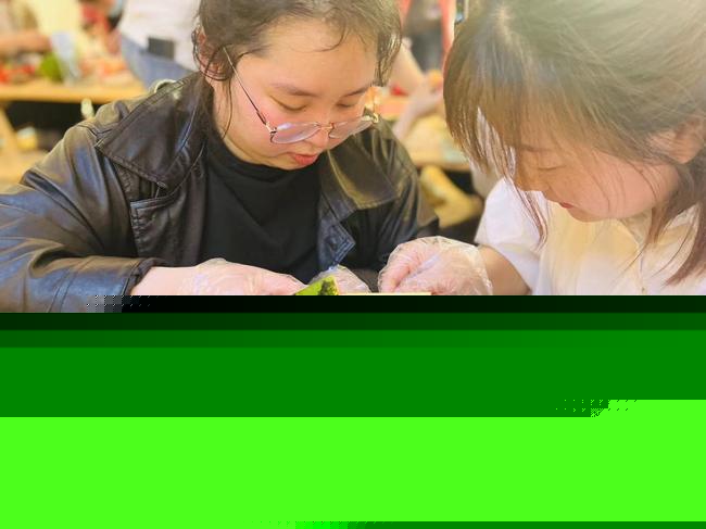 3.教师用心制作创意水果拼盘